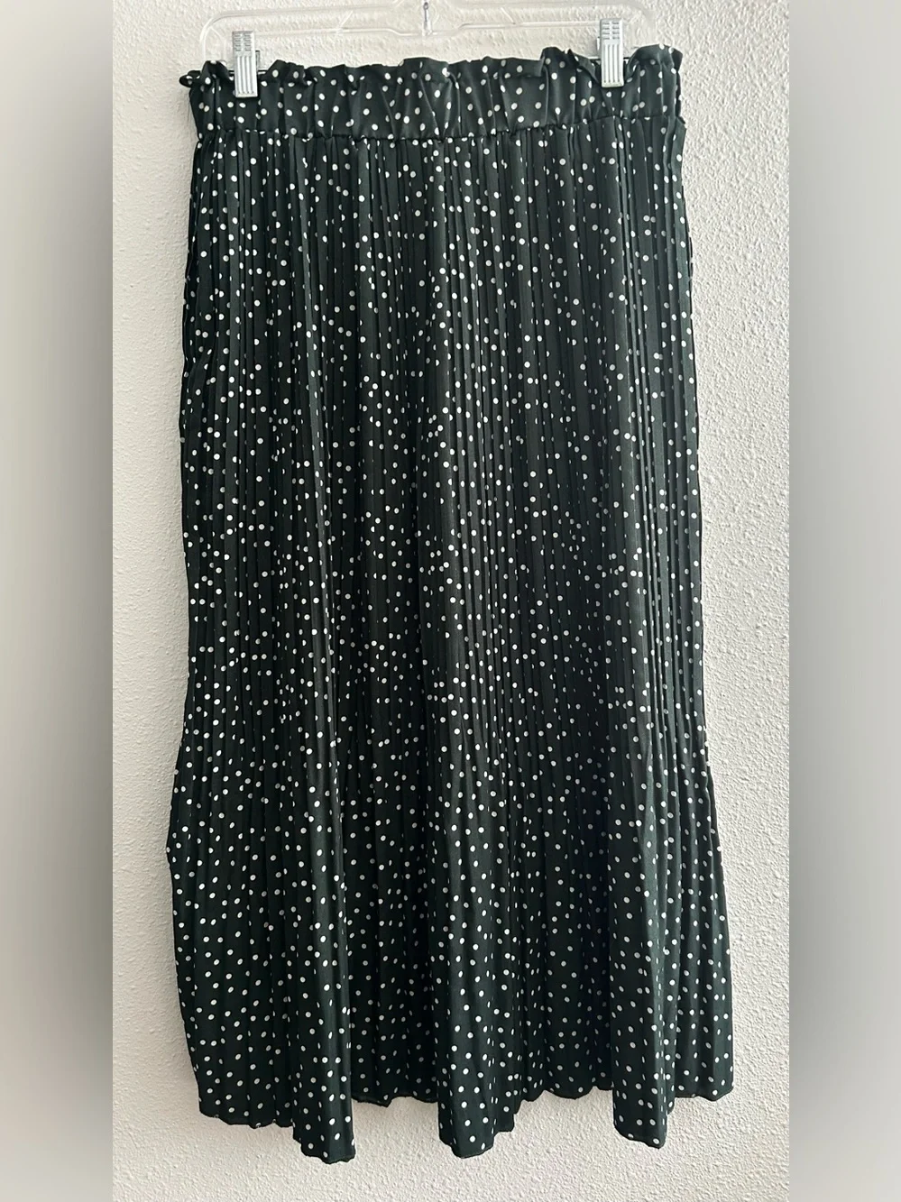 Exlura Green Polka Dot Pleated Midi Skirt